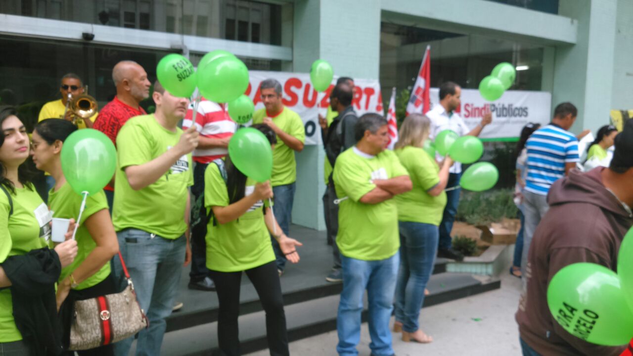 Servidores do Incaper fazem ato em frente ao prédio da Seger